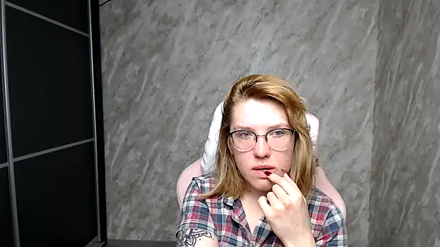 Snapshot of Reginasmilee chatting on 9, 3, 2025 Reginasmilee online show from 9, 3, 2025