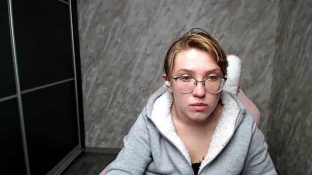 Snapshot of Reginasmilee chatting on 12, 3, 2025 Reginasmilee online show from 12, 3, 2025