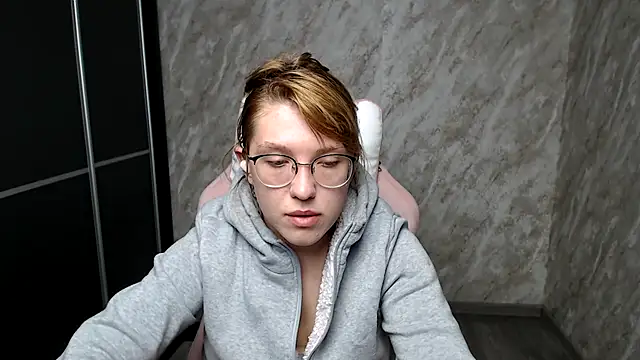 Snapshot of Reginasmilee chatting on 13, 3, 2025 Reginasmilee online show from 13, 3, 2025