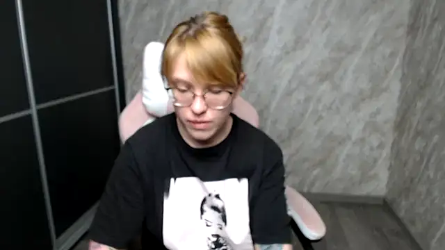 Snapshot of Reginasmilee chatting on 15, 3, 2025 Reginasmilee online show from 15, 3, 2025