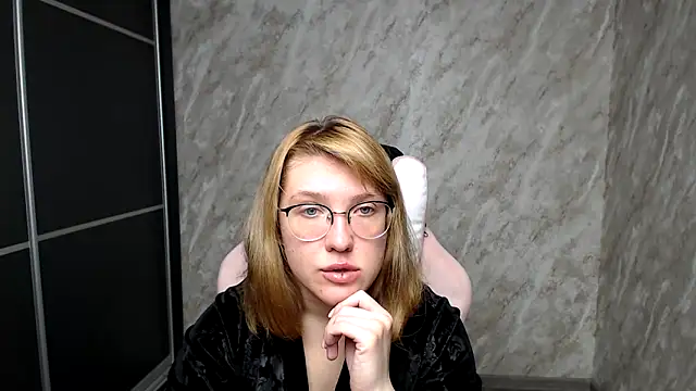 Snapshot of Reginasmilee chatting on 16, 3, 2025 Reginasmilee online show from 16, 3, 2025