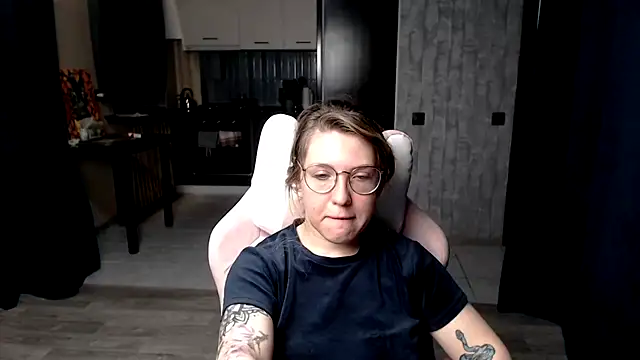 Snapshot of Reginasmilee chatting on 14, 9, 2025 Reginasmilee online show from 14, 9, 2025