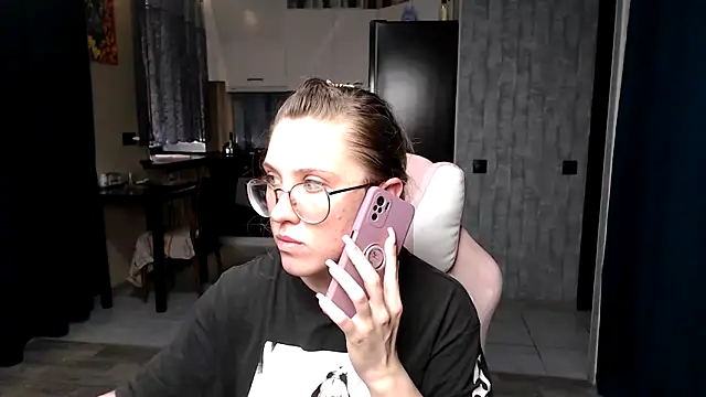 Snapshot of Reginasmilee chatting on 20, 9, 2025 Reginasmilee online show from 20, 9, 2025