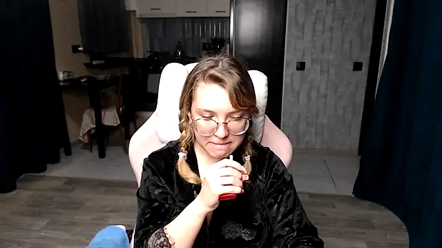 Snapshot of Reginasmilee chatting on 21, 9, 2025 Reginasmilee online show from 21, 9, 2025