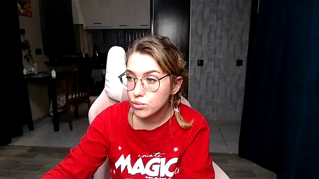 Snapshot of Reginasmilee chatting on 27, 9, 2025 Reginasmilee online show from 27, 9, 2025