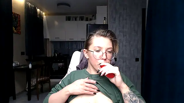 Snapshot of Reginasmilee chatting on 30, 9, 2025 Reginasmilee online show from 30, 9, 2025