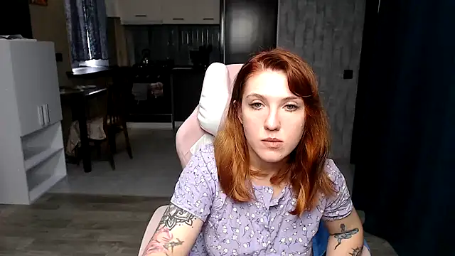 Snapshot of Reginasmilee chatting on 7, 10, 2025 Reginasmilee online show from 7, 10, 2025