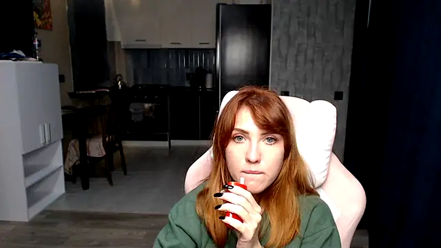 Snapshot of Reginasmilee chatting on 8, 10, 2025 Reginasmilee online show from 8, 10, 2025