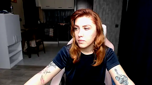 Snapshot of Reginasmilee chatting on 9, 10, 2025 Reginasmilee online show from 9, 10, 2025