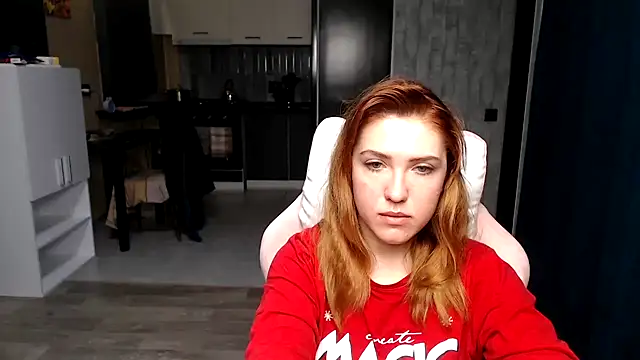 Snapshot of Reginasmilee chatting on 11, 10, 2025 Reginasmilee online show from 11, 10, 2025