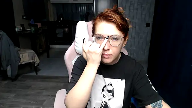 Snapshot of Reginasmilee chatting on 15, 10, 2025 Reginasmilee online show from 15, 10, 2025