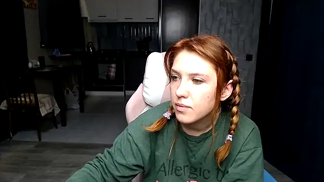 Snapshot of Reginasmilee chatting on 15, 10, 2025 Reginasmilee online show from 15, 10, 2025