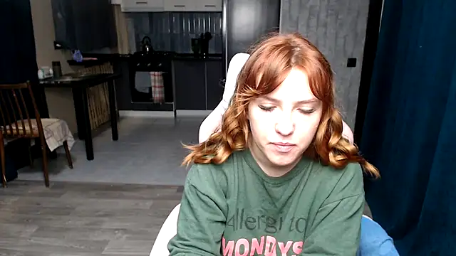 Snapshot of Reginasmilee chatting on 17, 10, 2025 Reginasmilee online show from 17, 10, 2025