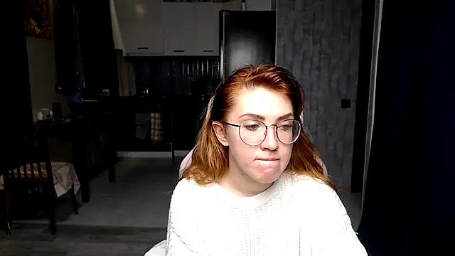 Snapshot of Reginasmilee chatting on 18, 10, 2025 Reginasmilee online show from 18, 10, 2025