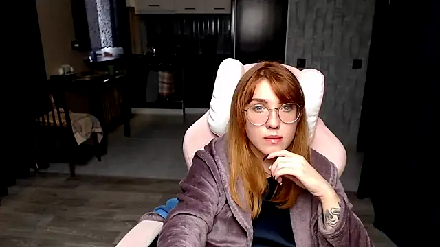 Snapshot of Reginasmilee chatting on 23, 10, 2025 Reginasmilee online show from 23, 10, 2025