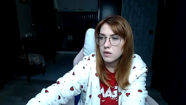 Snapshot of Reginasmilee chatting on 24, 10, 2025 Reginasmilee online show from 24, 10, 2025