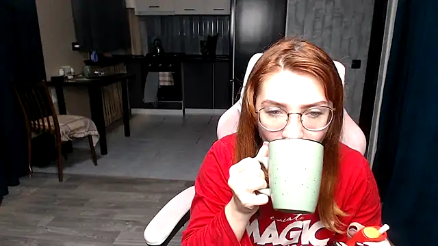 Snapshot of Reginasmilee chatting on 25, 10, 2025 Reginasmilee online show from 25, 10, 2025