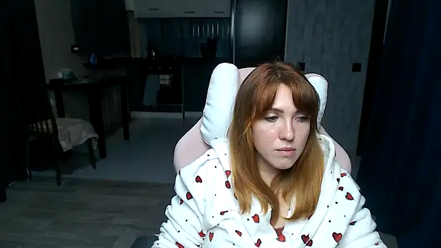 Snapshot of Reginasmilee chatting on 25, 10, 2025 Reginasmilee online show from 25, 10, 2025