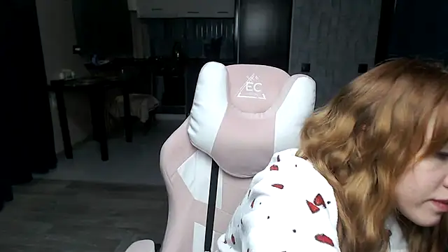 Snapshot of Reginasmilee chatting on 26, 10, 2025 Reginasmilee online show from 26, 10, 2025