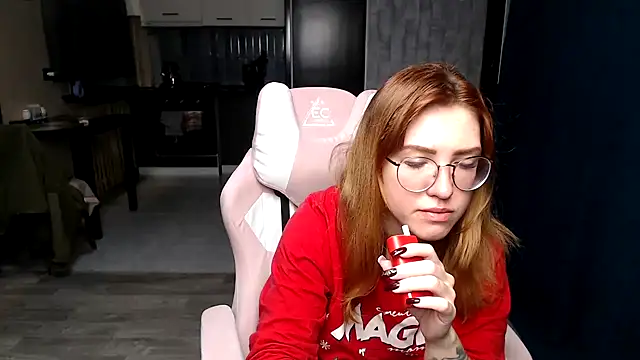 Snapshot of Reginasmilee chatting on 29, 10, 2025 Reginasmilee online show from 29, 10, 2025