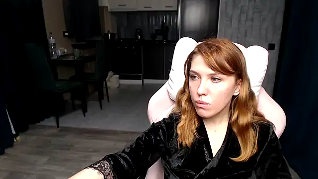 Snapshot of Reginasmilee chatting on 7, 11, 2025 Reginasmilee online show from 7, 11, 2025