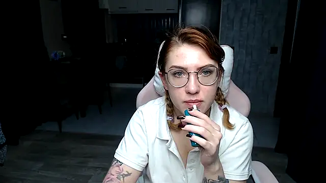 Snapshot of Reginasmilee chatting on 11, 11, 2025 Reginasmilee online show from 11, 11, 2025