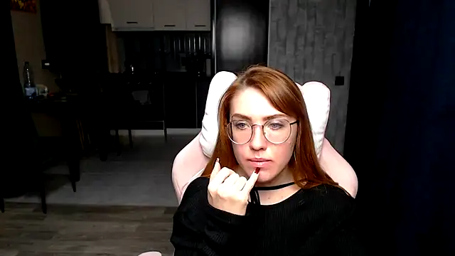 Snapshot of Reginasmilee chatting on 17, 11, 2025 Reginasmilee online show from 17, 11, 2025