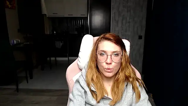 Snapshot of Reginasmilee chatting on 20, 11, 2025 Reginasmilee online show from 20, 11, 2025