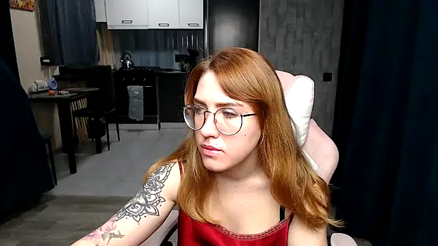 Snapshot of Reginasmilee chatting on 23, 11, 2025 Reginasmilee online show from 23, 11, 2025