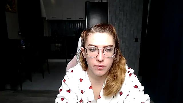 Snapshot of Reginasmilee chatting on 26, 11, 2025 Reginasmilee online show from 26, 11, 2025