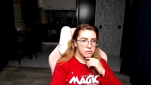 Snapshot of Reginasmilee chatting on 30, 11, 2025 Reginasmilee online show from 30, 11, 2025