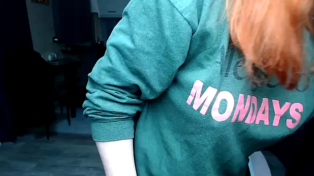 Snapshot of Reginasmilee chatting on 3, 12, 2025 Reginasmilee online show from 3, 12, 2025