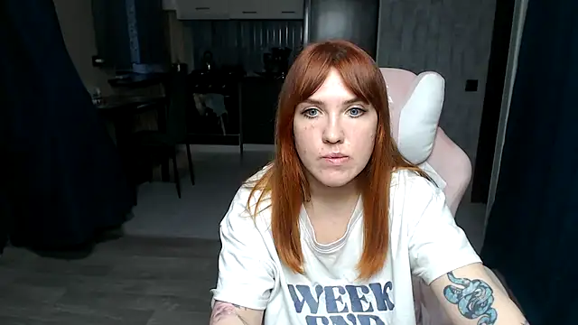 Snapshot of Reginasmilee chatting on 3, 12, 2025 Reginasmilee online show from 3, 12, 2025