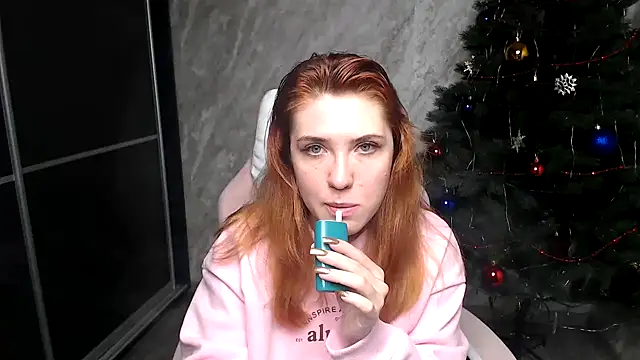 Snapshot of Reginasmilee chatting on 16, 12, 2025 Reginasmilee online show from 16, 12, 2025