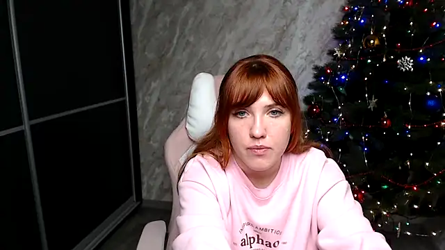 Snapshot of Reginasmilee chatting on 16, 12, 2025 Reginasmilee online show from 16, 12, 2025