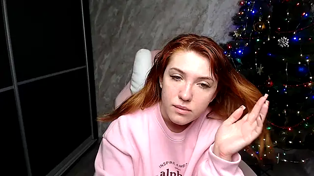 Snapshot of Reginasmilee chatting on 18, 12, 2025 Reginasmilee online show from 18, 12, 2025