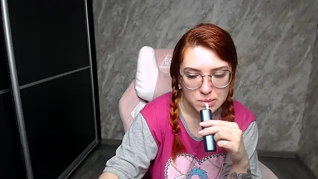 Reginasmilee online show from 1, 2, 2026