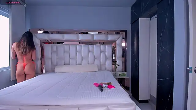 Snapshot of SarahPreston chatting on 12, 1, 2025 SarahPreston online show from 12, 1, 2025