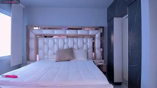 Snapshot of SarahPreston chatting on 12, 3, 2025 SarahPreston online show from 12, 3, 2025