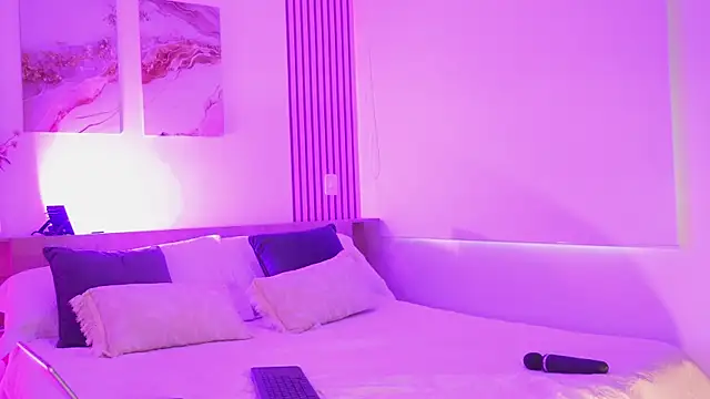 Snapshot of SarahPreston chatting on 6, 11, 2025 SarahPreston online show from 6, 11, 2025