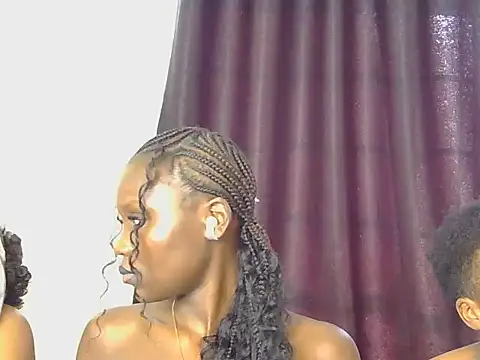 Snapshot of ebony_queen11 chatting on 15, 7, 2026 ebony queen11 online show from 15, 7, 2026