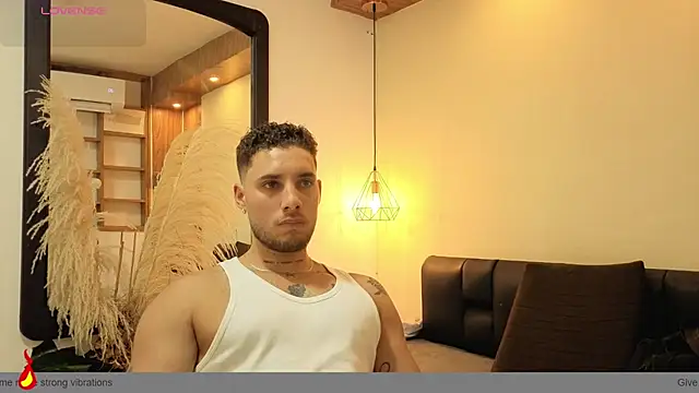 Snapshot of Kiing_001 chatting on 30, 7, 2026 Kiing 001 online show from 30, 7, 2026