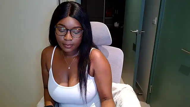 Snapshot of itsanna_b chatting on 9, 7, 2026 itsanna b online show from 9, 7, 2026
