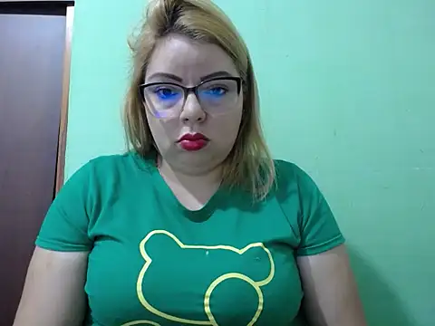 Snapshot of Lunay_Hot chatting on 6, 7, 2026 Lunay Hot online show from 6, 7, 2026