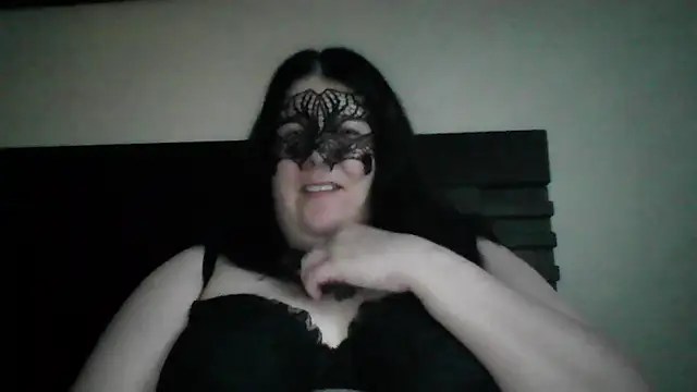 Snapshot of RavenRunee chatting on 4, 7, 2026 RavenRunee online show from 4, 7, 2026