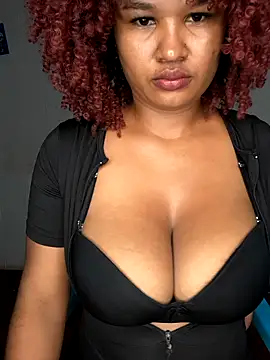 Snapshot of Leana25 chatting on 7, 7, 2026 Leana25 online show from 7, 7, 2026