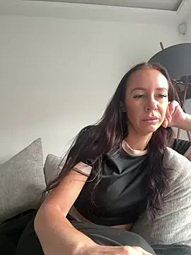 Snapshot of Charming_ScarlettX chatting on 3, 7, 2026 Charming ScarlettX online show from 3, 7, 2026