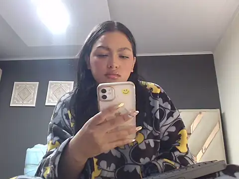 Snapshot of sarajohs chatting on 4, 7, 2026 sarajohs online show from 4, 7, 2026