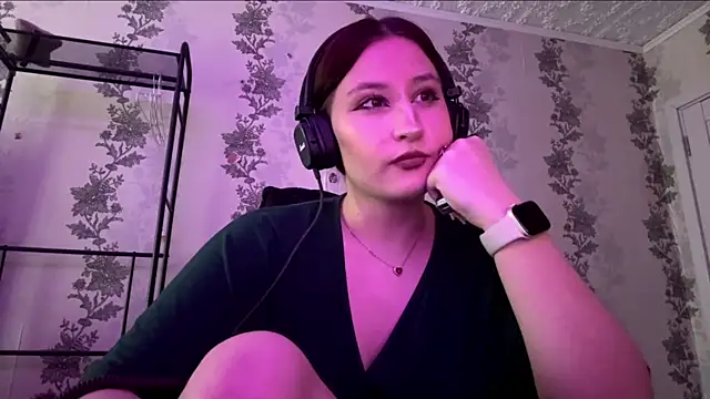 SuzanMoote online show from 6, 7, 2026