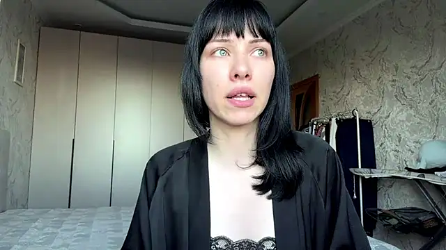 Snapshot of DomenicaLowe chatting on 7, 7, 2026 DomenicaLowe online show from 7, 7, 2026